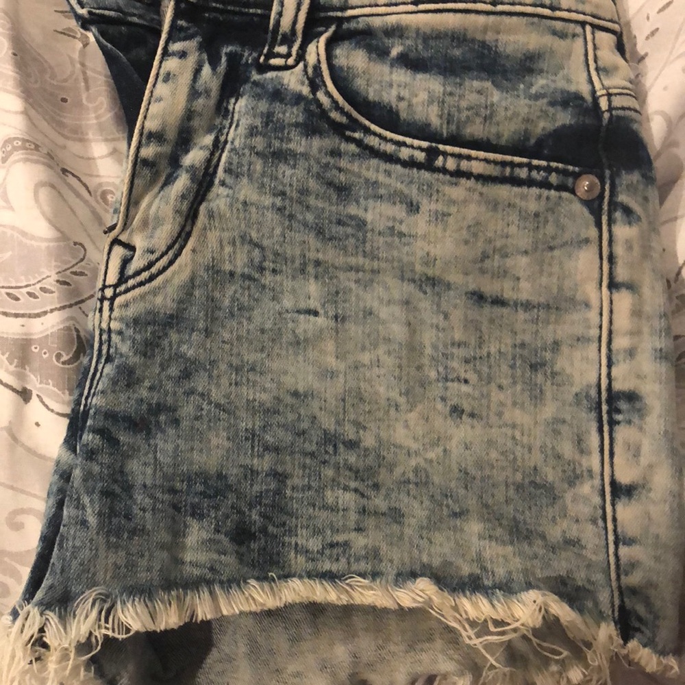 Shorts - Picture 4 of 4